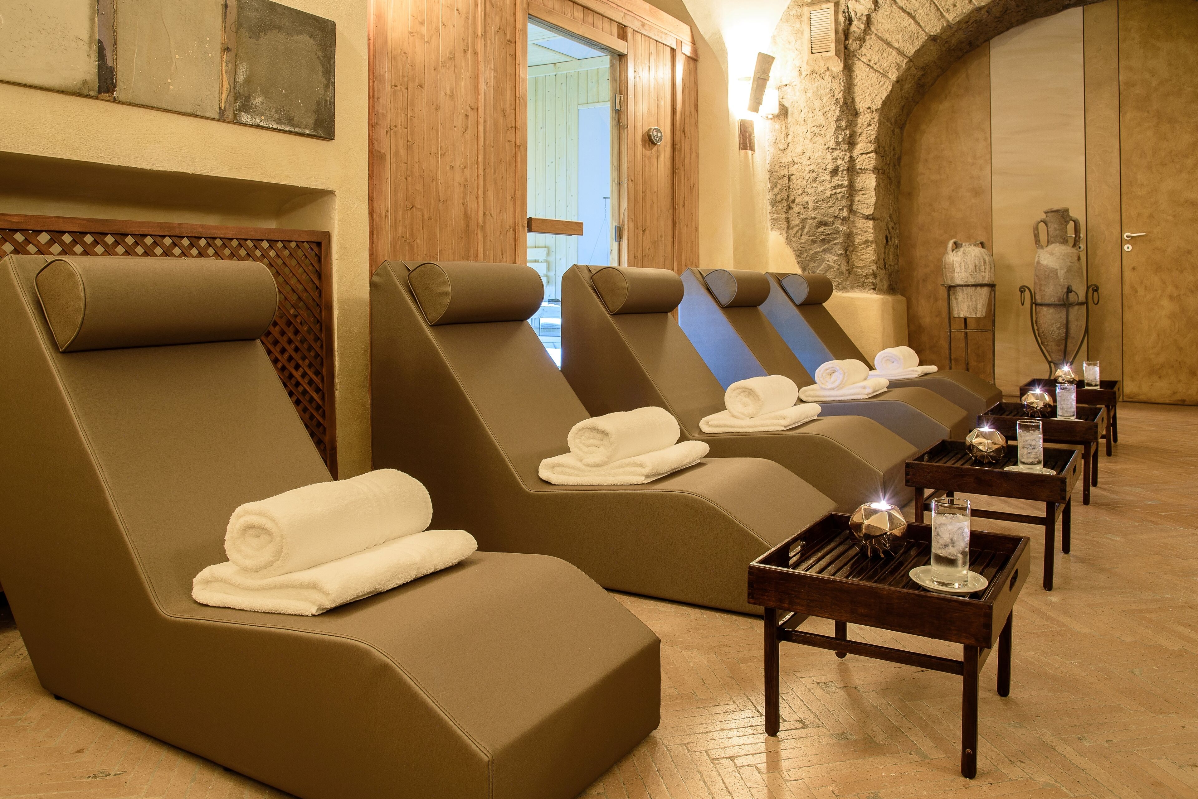 couples treatment room(s), sauna, hot tub, steam room, body treatments