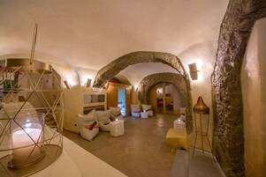 Couples treatment rooms, sauna, hot tub, steam room, body treatments