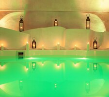 Salas de tratamiento para parejas, un sauna, una bañera de hidromasaje