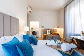 Couette en duvet d'oie, matelas mémoire de forme, minibar