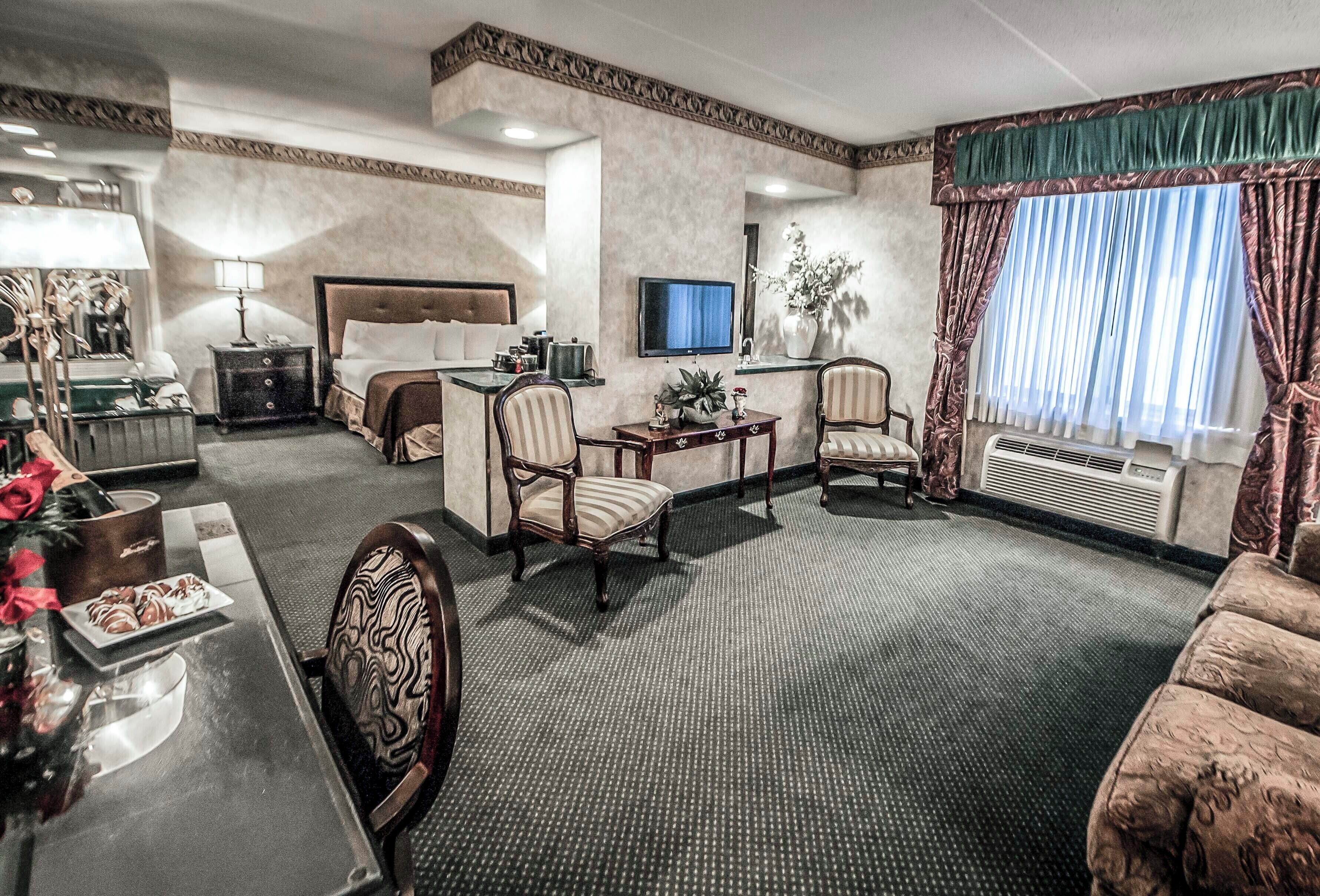 套房 | 起居区 | 32-英寸液晶电视（配备有线频道）、电视、iPod 基座