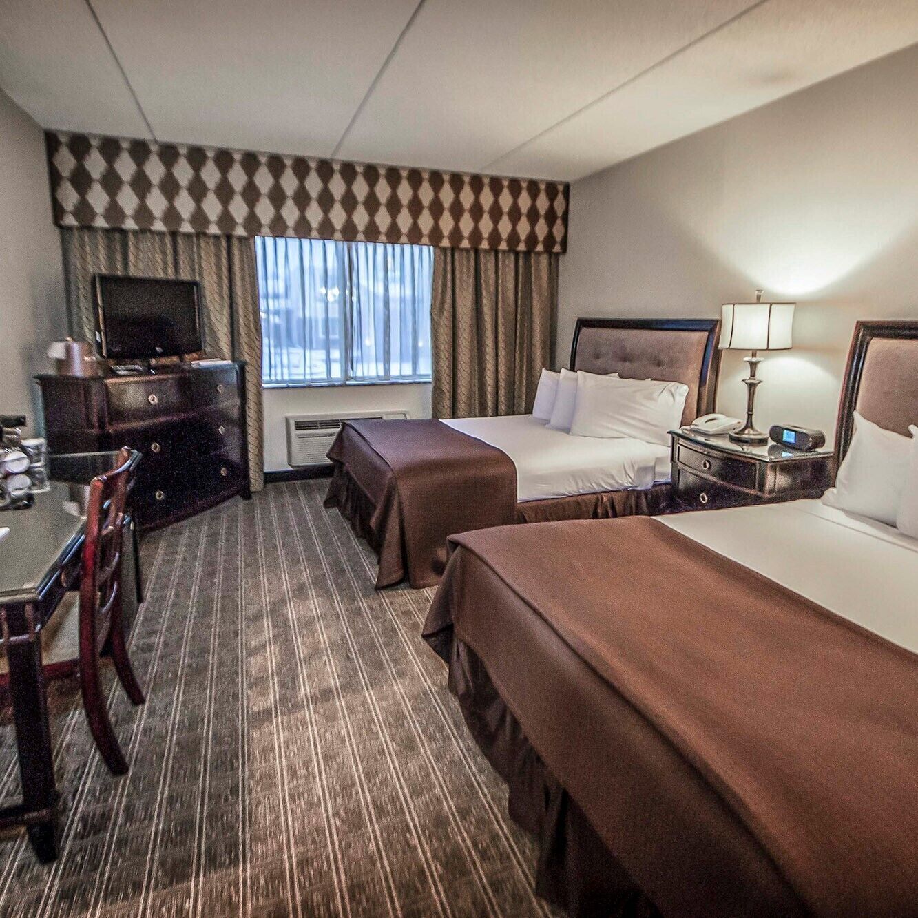 Premium bedding, in-room safe, desk, laptop workspace