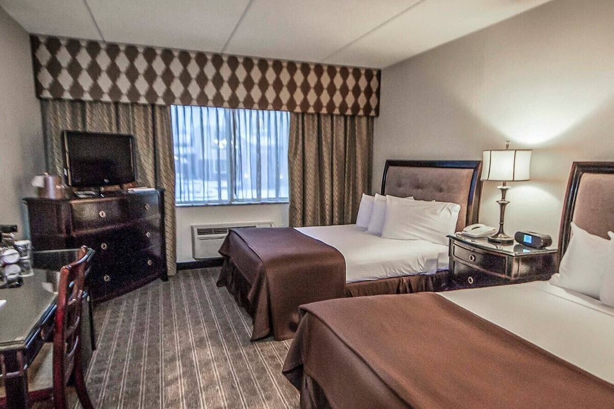 Premium bedding, in-room safe, desk, laptop workspace