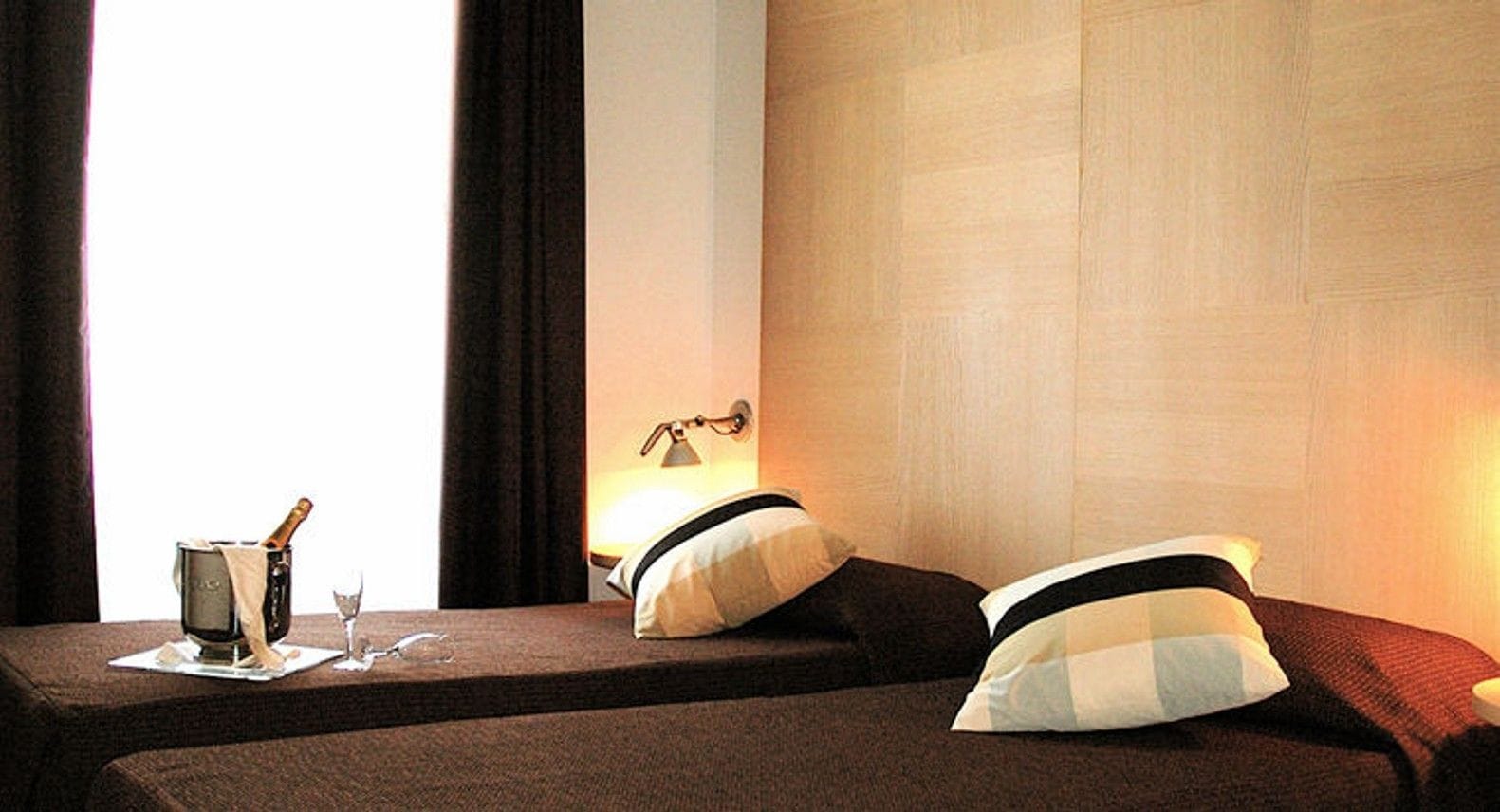 double room single use | minibar, in-room safe, desk, soundproofing