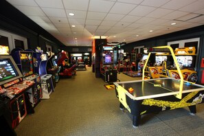 Arcade - Disney's Saratoga Springs Resort & Spa (Lake Buena Vista)