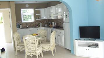 Makan di kamar