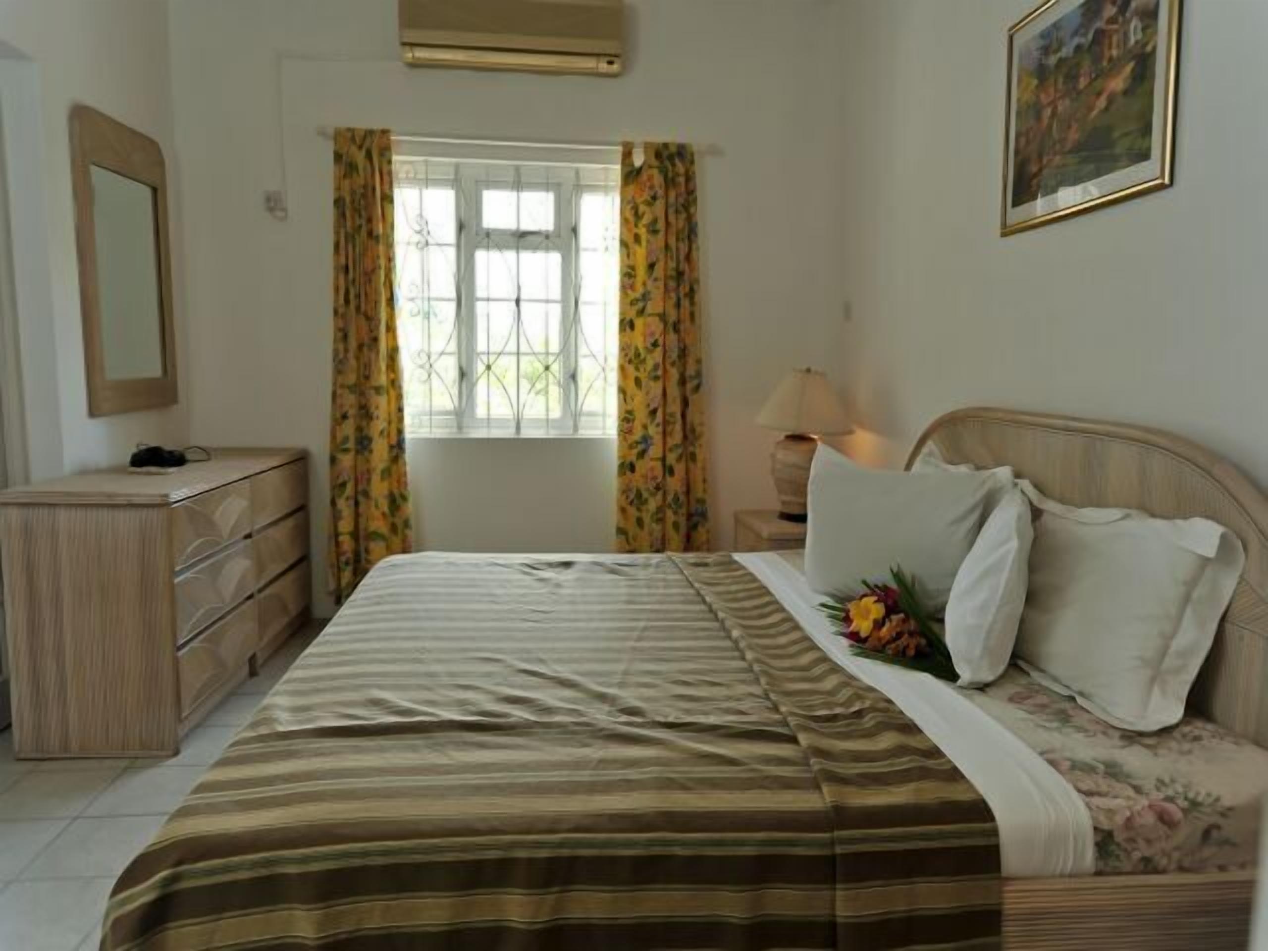 In-room safe, iron/ironing board