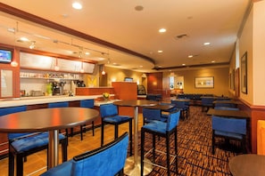 Breakfast served - Courtyard by Marriott Boston Copley Square (Boston)