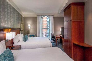 套房, 1 间卧室, 城市景观 | 防过敏的被褥、加厚床垫、客房内保险箱、办公桌