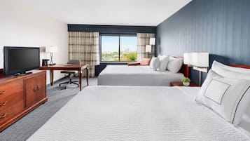 Roupas de cama premium, cofres nos quartos, escrivaninha