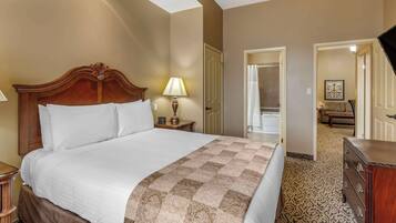 Escritorio, tabla de planchar con plancha, wifi gratis y ropa de cama