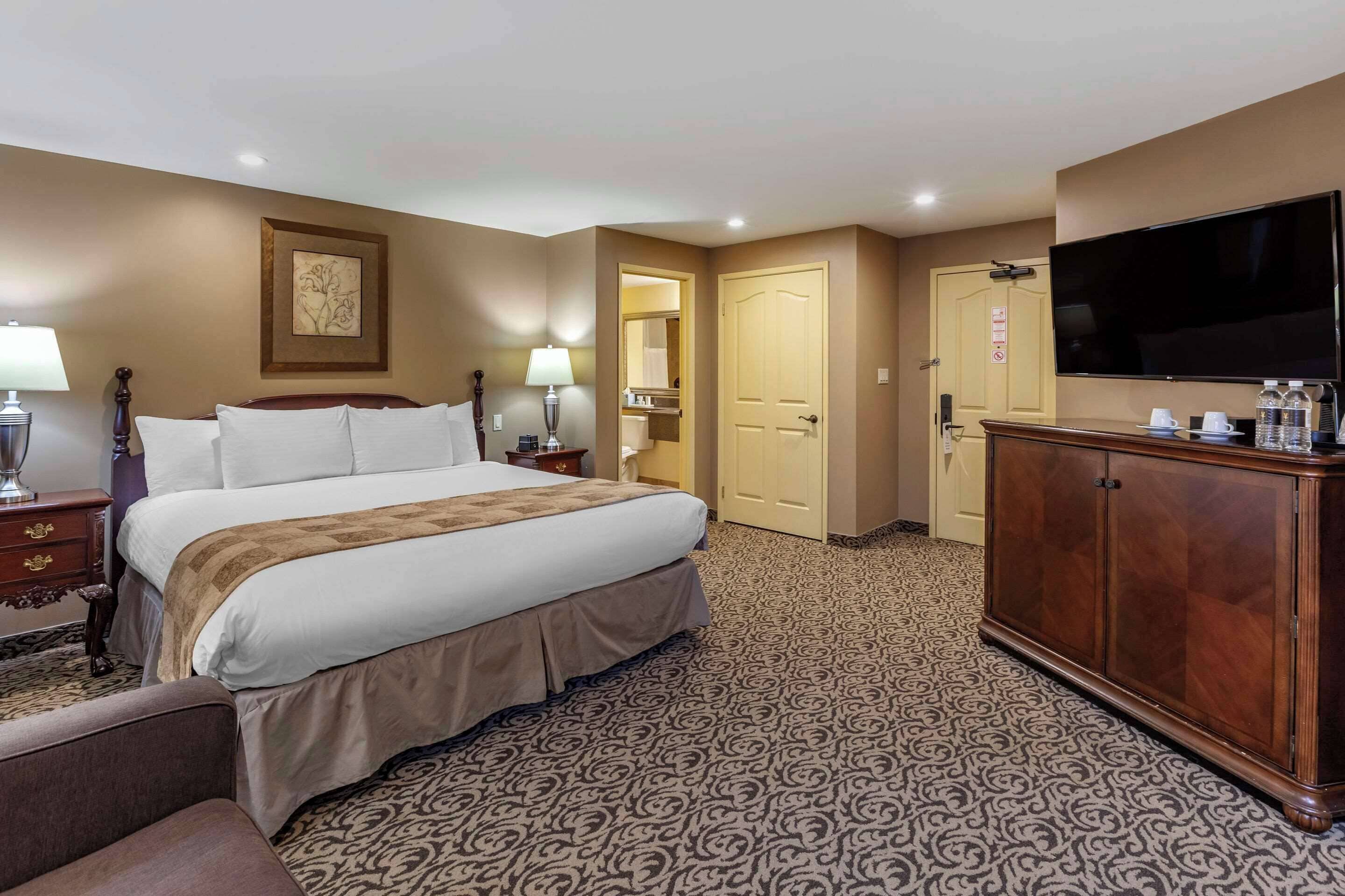 Työpöytä, silitysrauta/-lauta, ilmainen Wi-Fi, vuodevaatteet