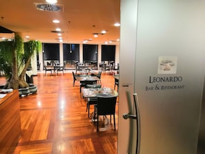 Dagelijks ontbijtbuffet (EUR 16 per persoon)