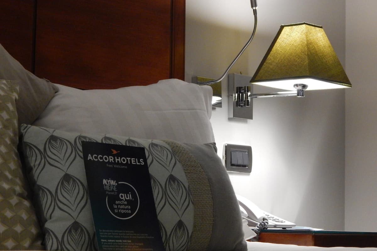 Superior Twin Room, 2 Single Beds | Premium bedding, minibar, in-room safe, desk