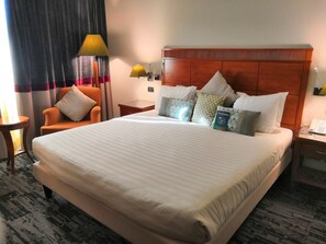 Premium bedding, minibar, in-room safe, desk - Mercure Rome Leonardo da Vinci Airport (Fiumicino)
