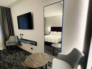 Premium bedding, minibar, in-room safe, desk - Mercure Rome Leonardo da Vinci Airport (Fiumicino)