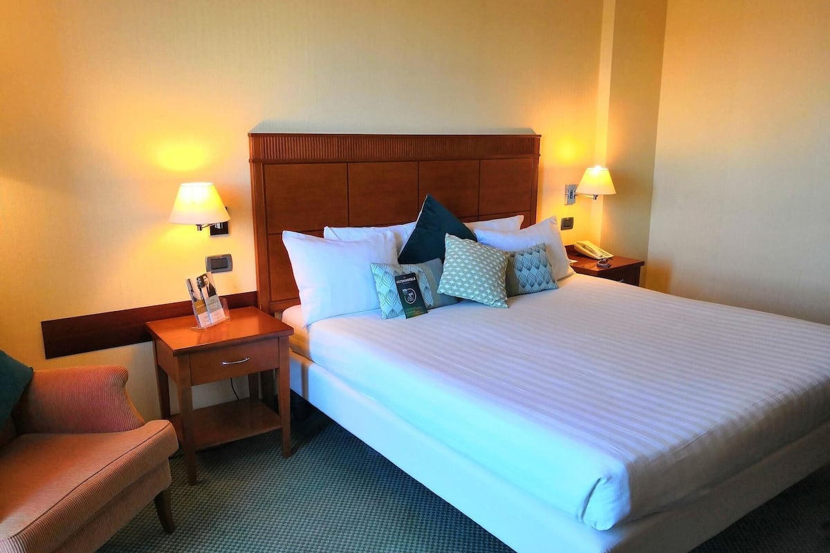 Privilege, Room, 1 Double Bed, Balcony | Premium bedding, minibar, in-room safe, desk
