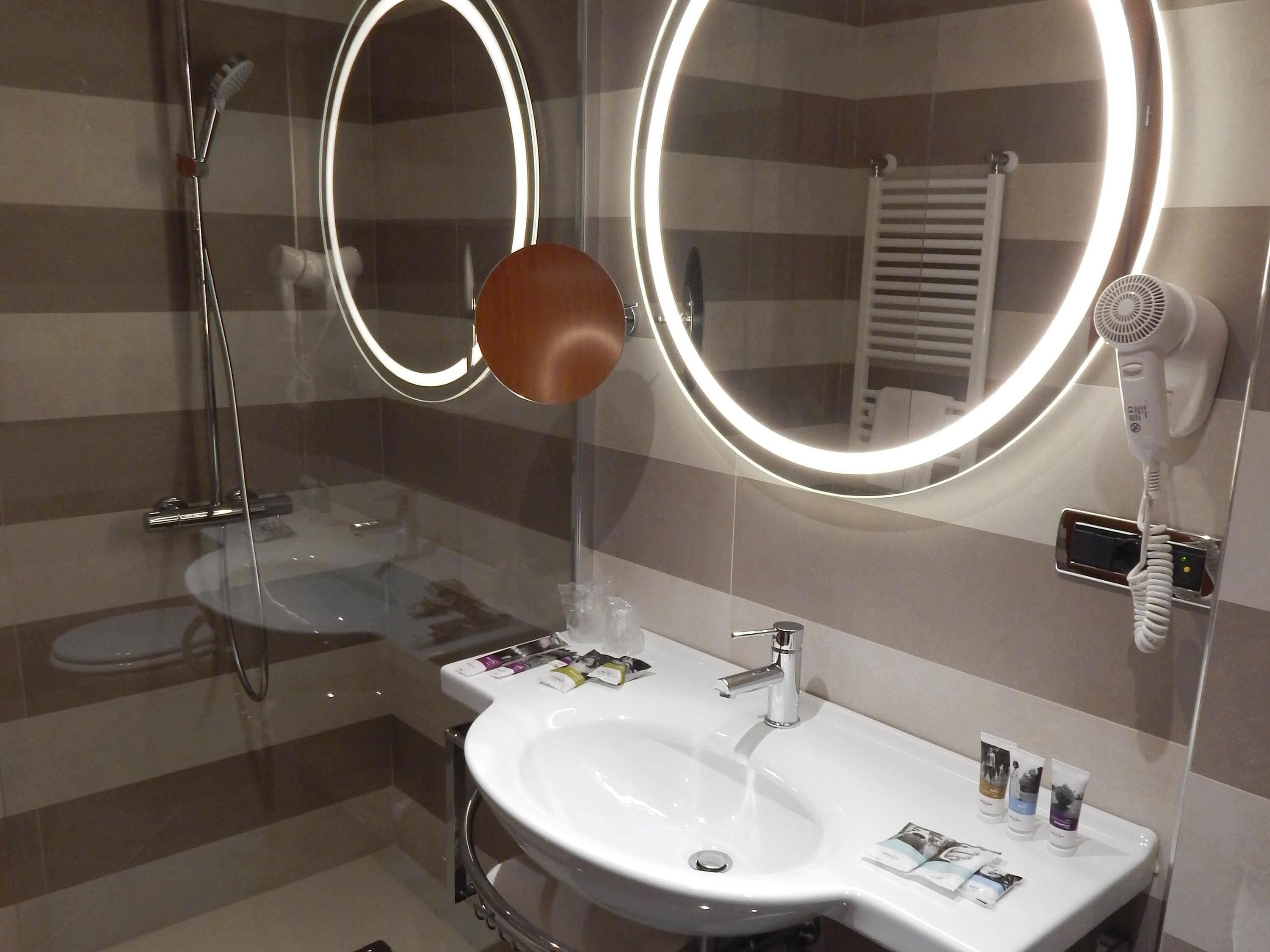 Superior Room, 1 Double Bed | Premium bedding, minibar, in-room safe, desk