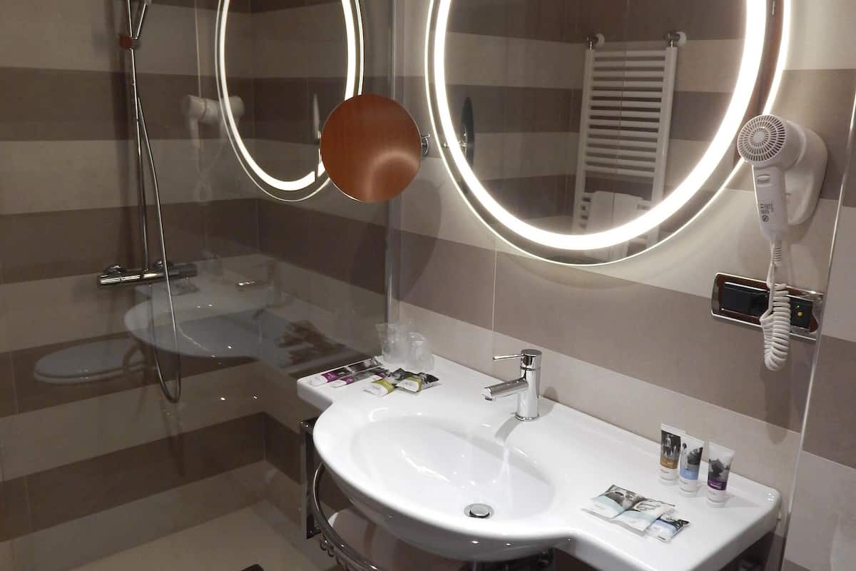 Superior Room, 1 Double Bed | Premium bedding, minibar, in-room safe, desk
