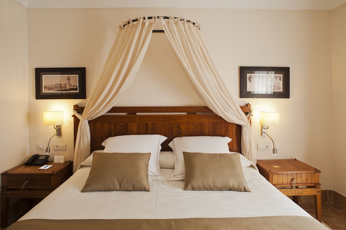 Ropa de cama de alta calidad y minibar