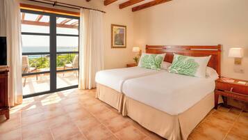 Chambre Supérieure Double ou avec lits jumeaux, vue mer | Literie de qualité supérieure, minibar, coffres-forts dans les chambres