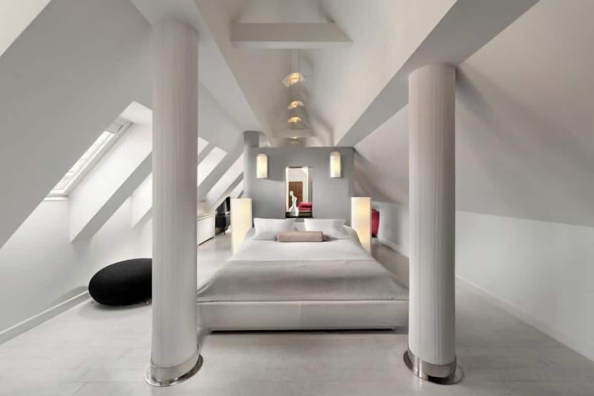 Hypo-allergenic bedding, minibar, in-room safe, desk