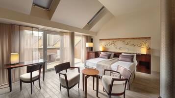 Deluxe Room, 1 King Bed | Hypo-allergenic bedding, minibar, in-room safe, desk