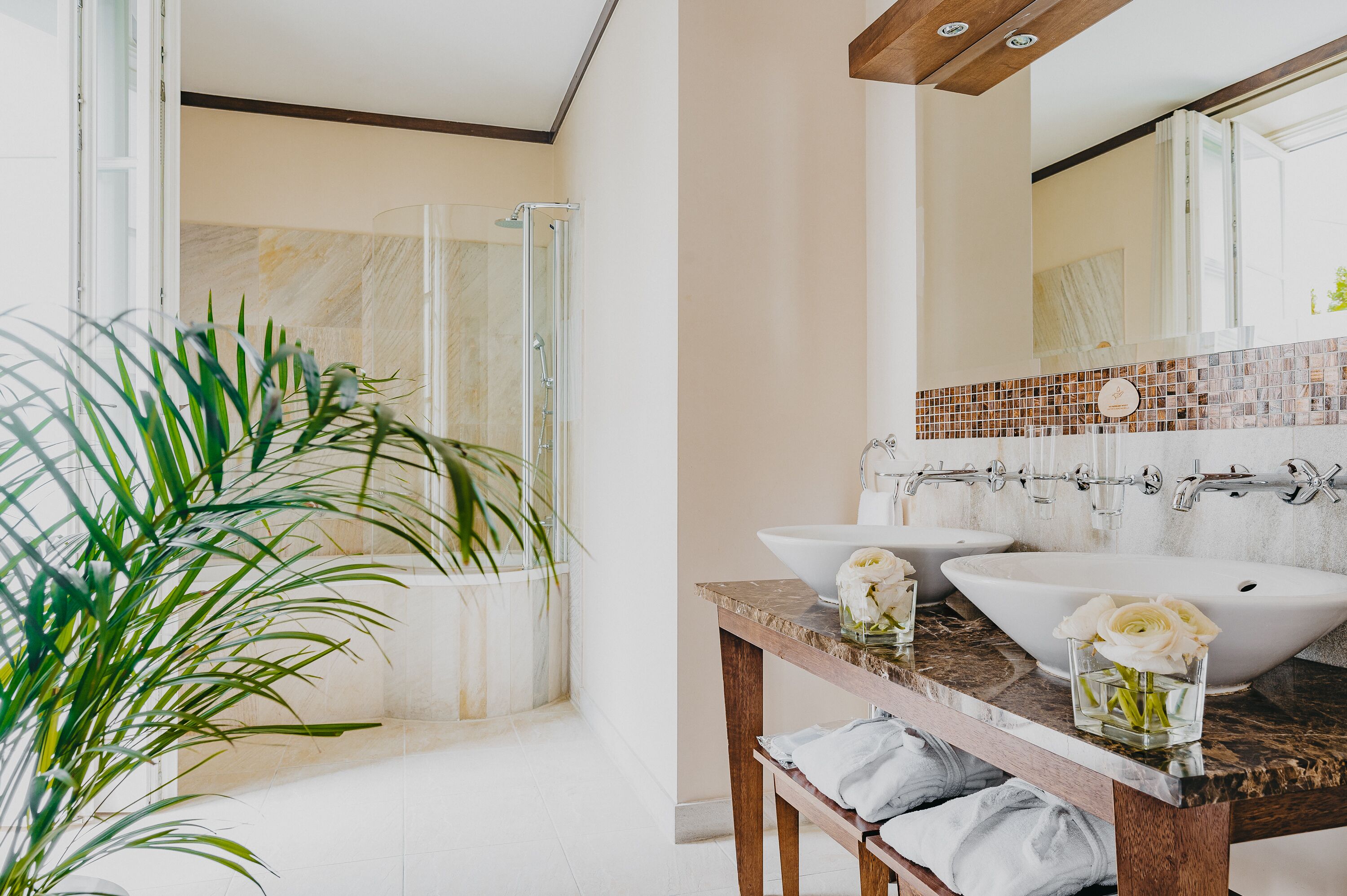 deluxe room, 1 king bed | bathroom | combined shower/bathtub, free toiletries, hair dryer, bathrobes