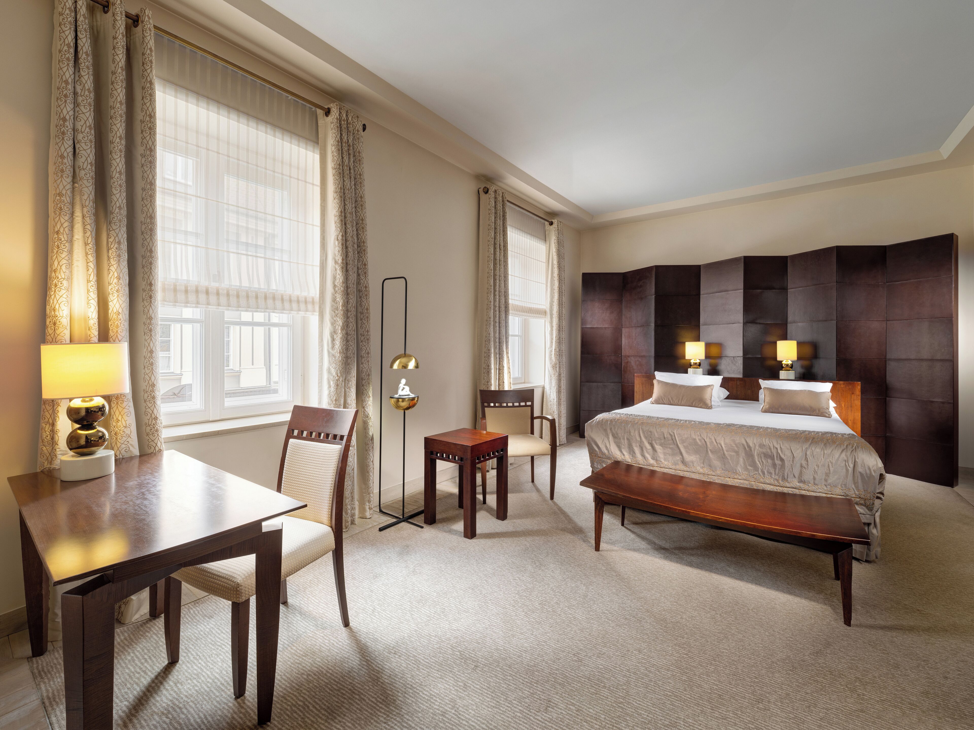 Suite exclusiva, 2 habitaciones, no fumadores (Le Regina) | Ropa de cama hipoalergénica, minibar, caja fuerte y escritorio