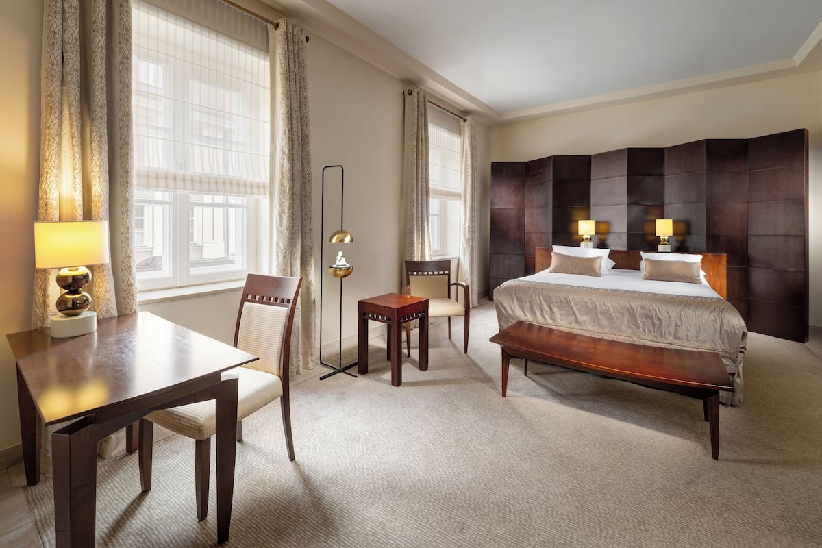 Exclusive Suite, 2 Bedrooms, Non Smoking (Le Regina) | 1 bedroom, hypo-allergenic bedding, minibar, in-room safe