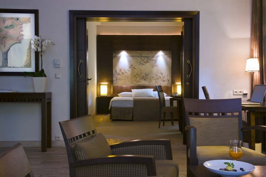 suite (le regina) | 1 bedroom, hypo-allergenic bedding, minibar, in-room safe