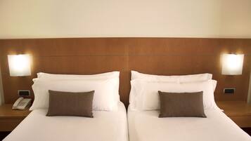 1 camera, minibar, una cassaforte in camera, una scrivania