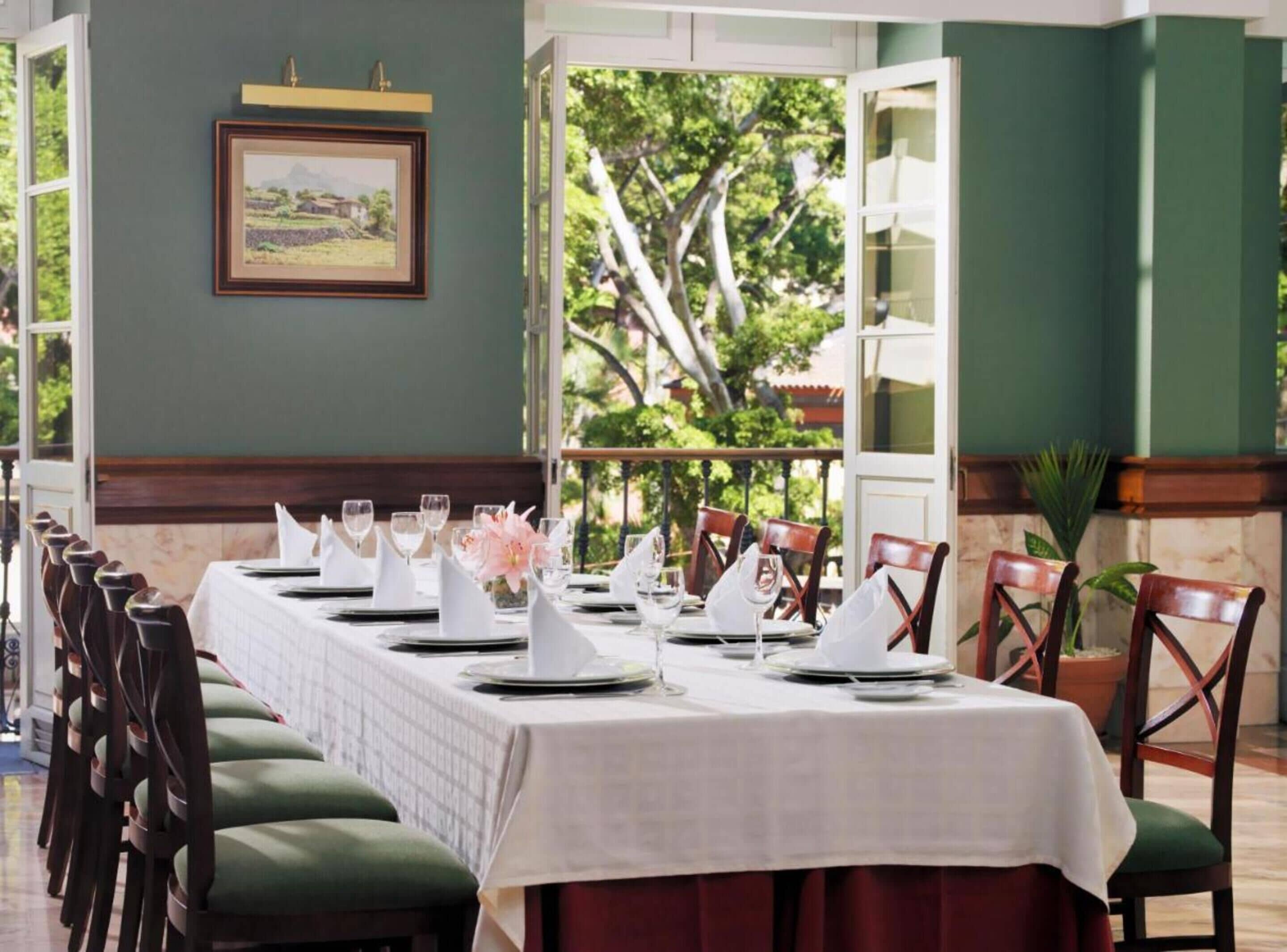 breakfast and dinner served