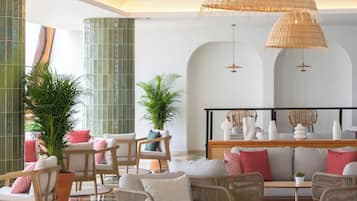 2 bars, bar en bord de piscine