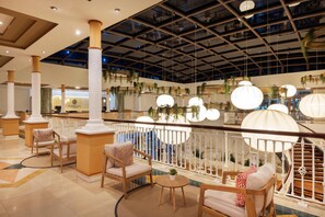 2 bars, bar en bord de piscine