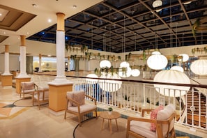 2 bars, bar en bord de piscine