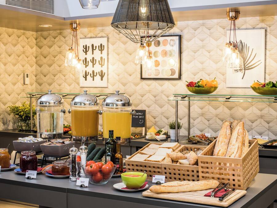Desayuno buffet diario (EUR 12 por persona)