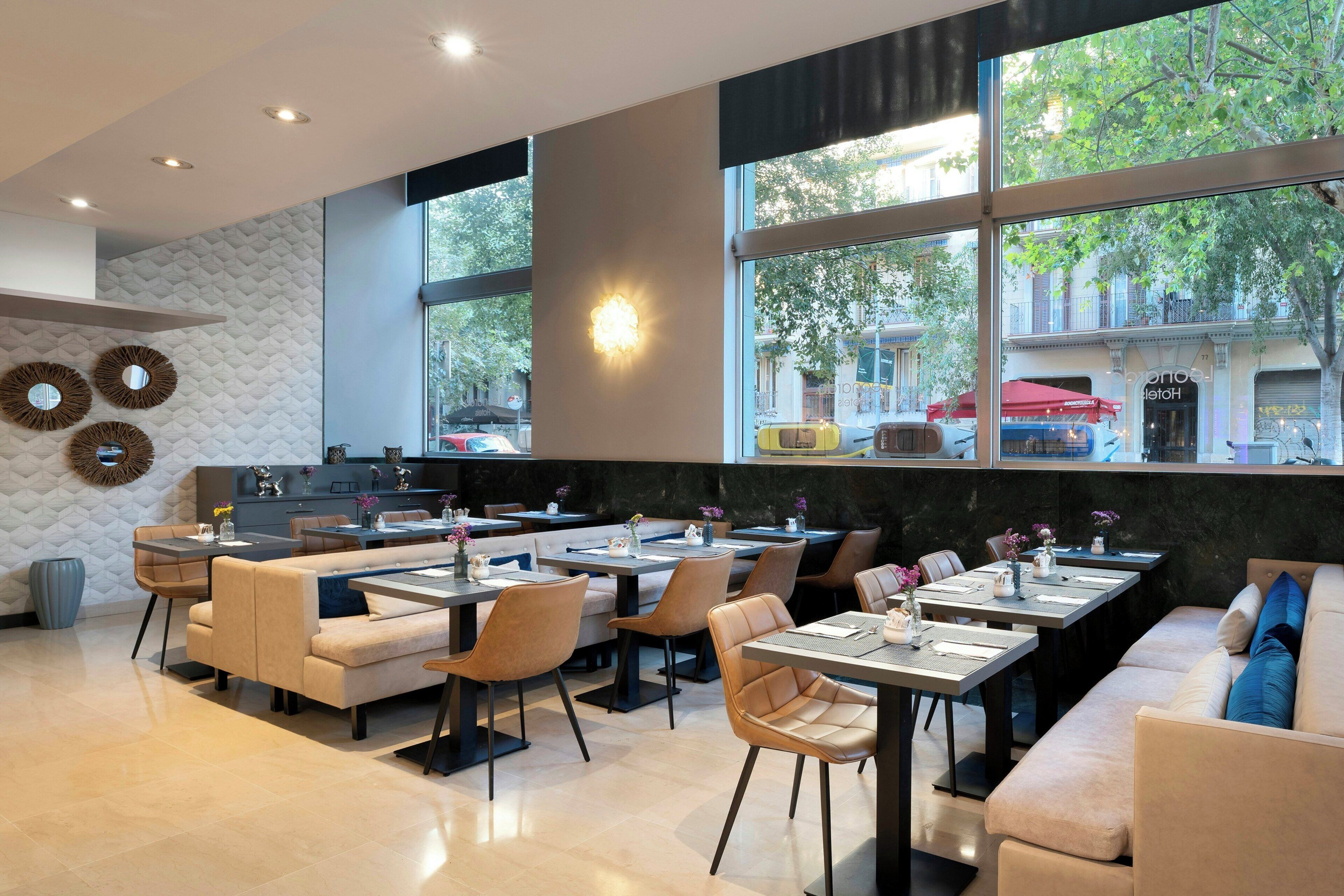 Petit déjeuner buffet servi tous les jours en supplément