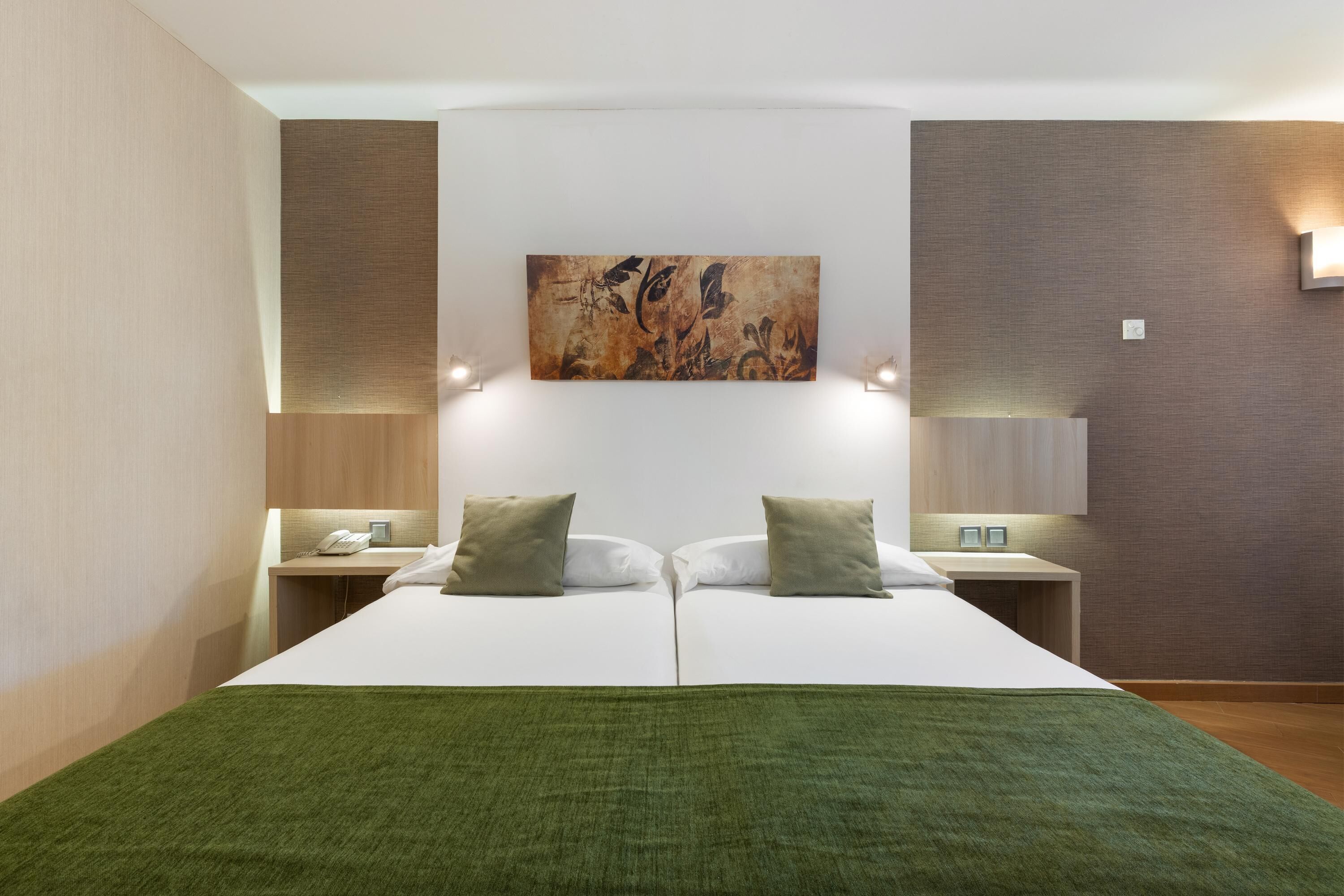 Junior Suite | Minibar, in-room safe, desk, laptop workspace