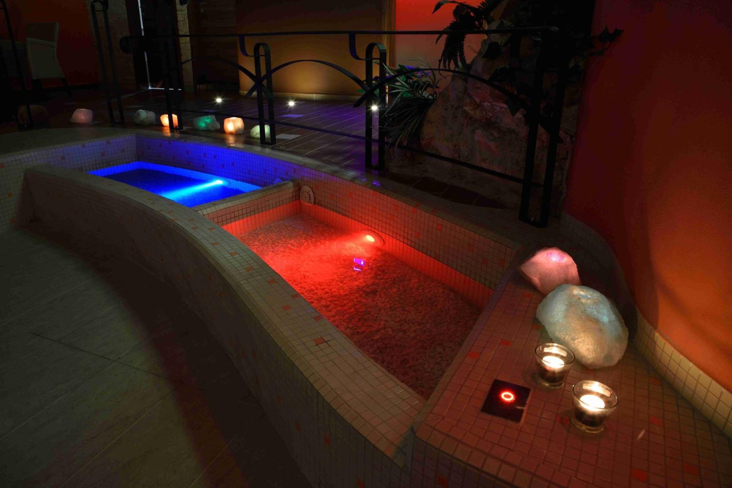 三溫暖烤箱、浴缸、蒸氣室、美體療程、運動按摩、身體去角質