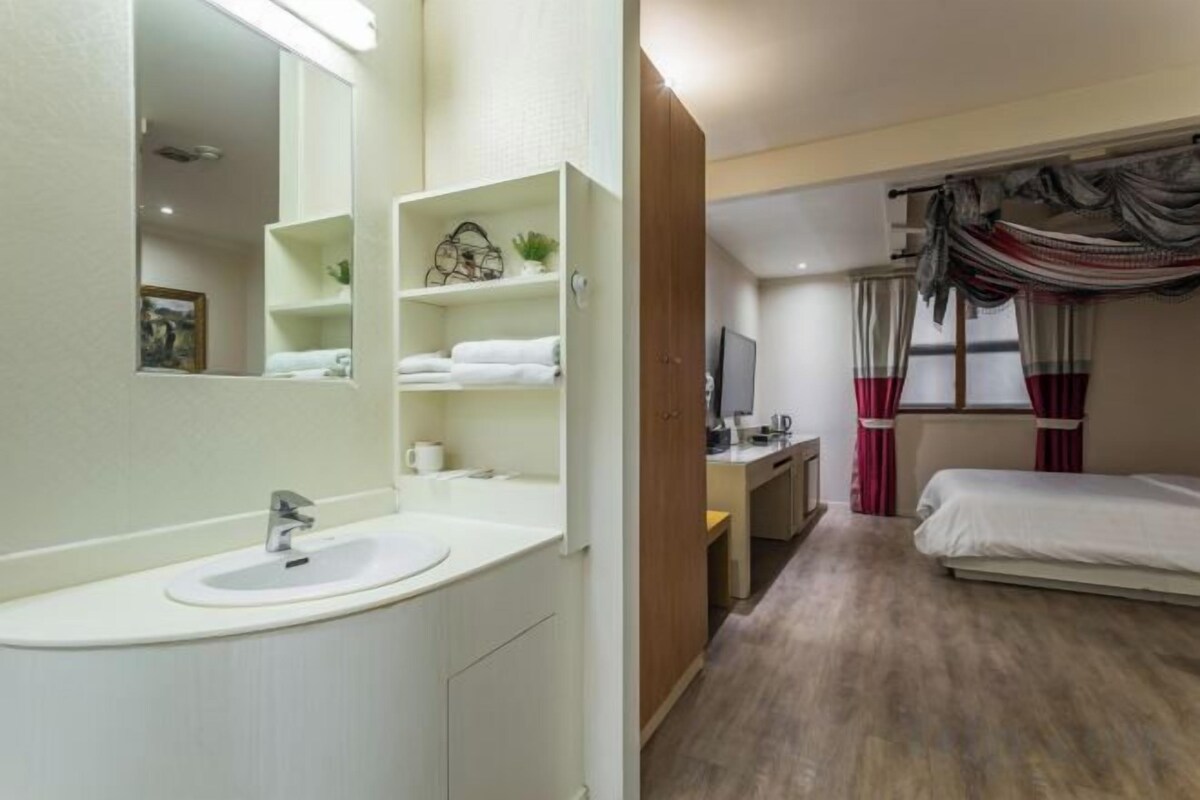 Minibar, in-room safe, desk, blackout drapes