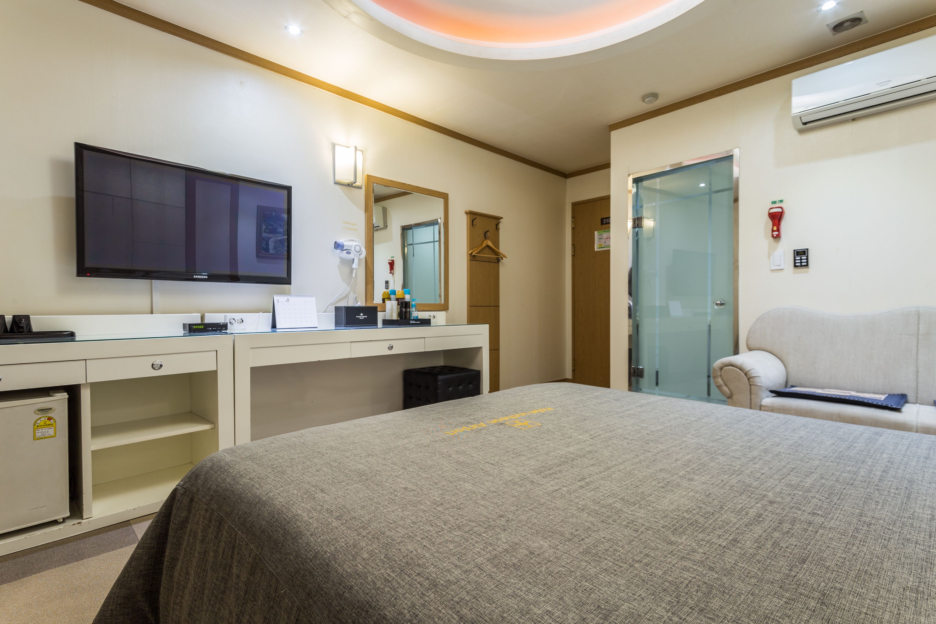 standard single room | 1 bedroom, minibar, in-room safe, desk