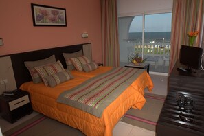 Escritorio, cunas gratuitas y camas plegables/adicionales 