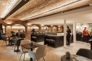 Café da manhã com buffet todos os dias mediante uma taxa