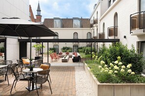 Terrace/patio - Dukes’ Academie – by Dukes’ Hotel Collection (Bruges)