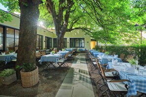 Lunch and dinner served, local and international cuisine - Hotel Sailer (Innsbruck)