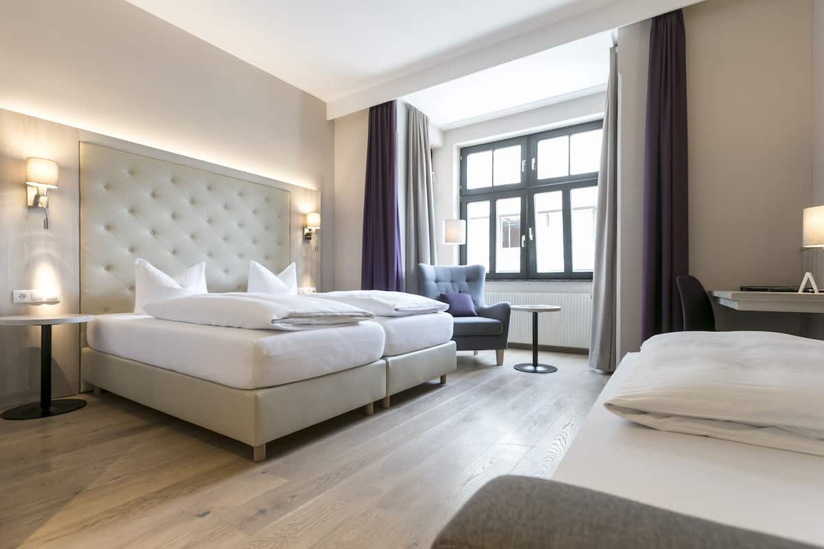 Comfort Triple Room | Hypo-allergenic bedding, in-room safe, desk, soundproofing