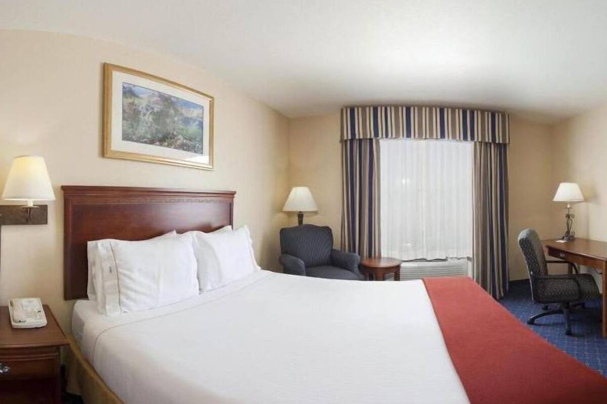 1 bedroom, in-room safe, desk, iron/ironing board