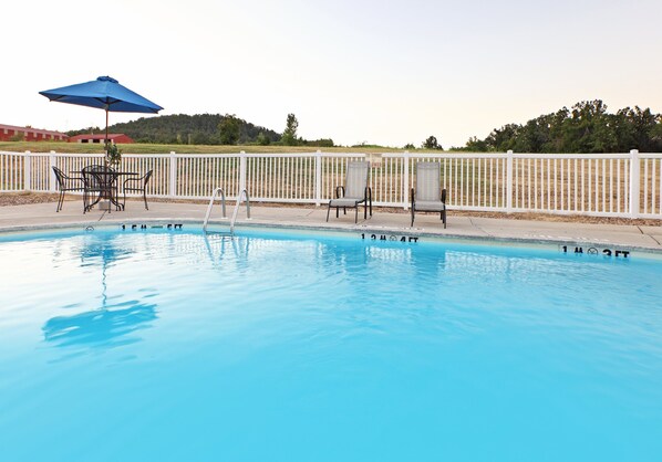 Outdoor pool - Holiday Inn Express Hotel & Suites Mountain Home by IHG (Mountain Home)