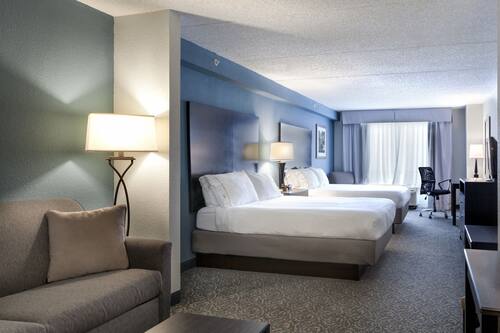 Premium bedding, in-room safe, desk, iron/ironing board